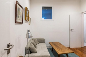 Cozy First Floor Flat near Almirante Reis